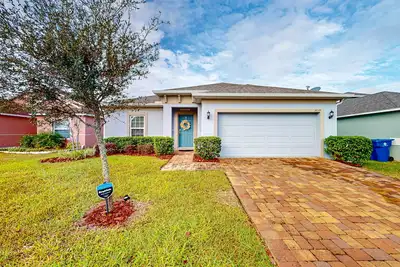 Image de Spacious home with private washer/dryer, WiFi, enclosed yard, and gas grill