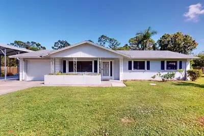 Image de Cozy home with private pool, Bbq, dog friendly, central Ac, enclosed yard