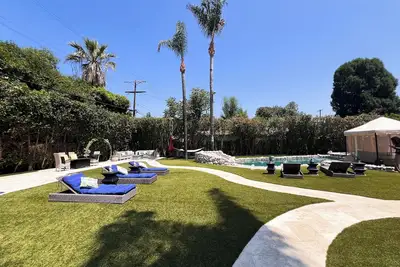 Image de Luxury 4 Bd w/ Pool, Jacuzzi, W/D