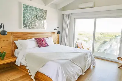 Image de 4 Hero Double Oceanside, Hero Beach Club, Ocean Views, Garden Area