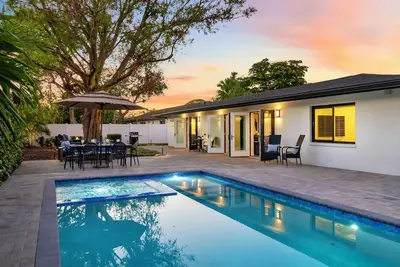 Image de Pool, Spa, and Private Gym in the Heart of Sarasota