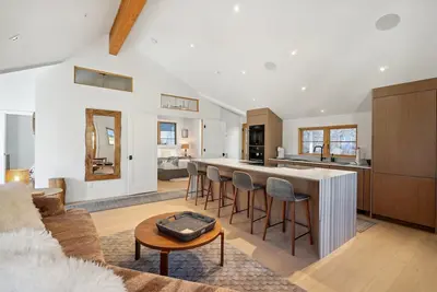 Image de Modern Design Meets Historic Preservation - Old Town Pc