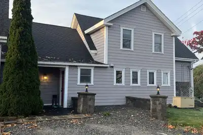 Image de This beautiful 3 bedroom, 2 bath house is located right towards the end of Orr's Island.