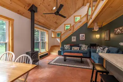 Image de Newly built custom home nestled on the edge of the Bigelow Preserve