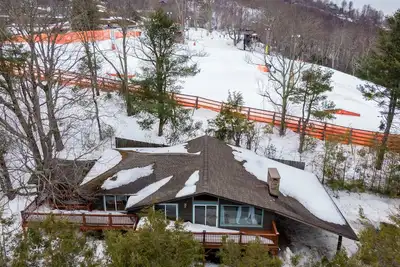 Image de Alpine Slope - on App Ski, hot tub, pets, fire pit