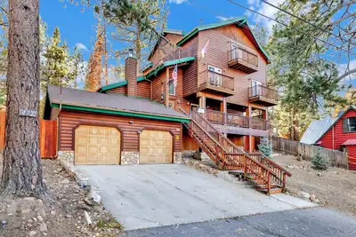 Image de Temple Bear Chalet Big Bear- Hot Tub- Games - Village