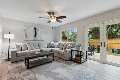 Image de Relaxing Cocoa Beach Home w/Private Patio Bbq & Fire Pit - 10 Min Walk to Beach!