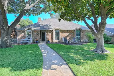 Image de Lovely Lake Highlands Home -- Midterm Rental