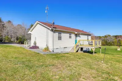 Image de Lake Anna Getaway w/ Fire Pit + Dock Access!