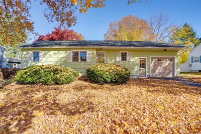 Image de 6 Mi to Skiing: Pet-Friendly Home in Pittsfield!