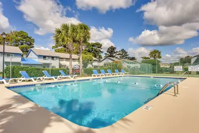 Image de Golf Getaway w/ Pool Access: Little River Home!