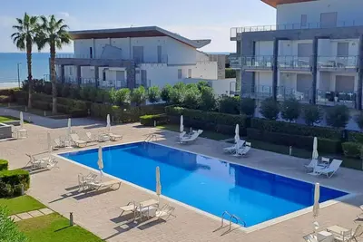 Image de Agréable appartement avec Wifi, climatisation, piscine, Tv, terrasse, animaux admis et parking