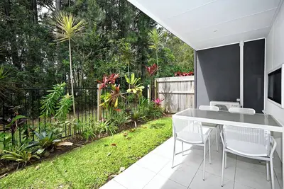 Image de Spacious Coastal Escape - Minutes to Beach & Shops