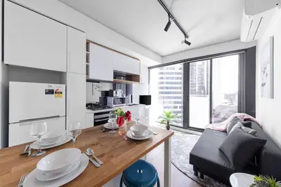 Image de Stylish 2br Retreat Steps from Melbourne Central