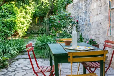 Image de Une maison au charme authentique, au cœur des remparts d'Aigues-Mortes!