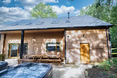 Image de Throwley; woodland lodge for 14 with 2 hot tubs in the Staffordshire Moorlands