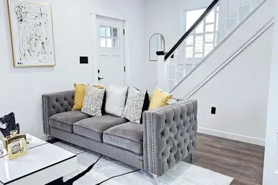 Image de The Paragon Place- New Charming 3-bedroom house in delightful West Orange.