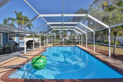 Image de 3 bedroom, 2 bath, pet friendly home with private heated pool near Ami!