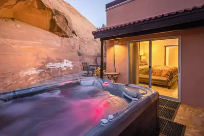 Image de Private Hot Tub | Nestled in Towering Slickrock | Near Ntl Parks