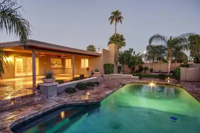 Image de Sunny Scottsdale Escape: Glow Golf, Bbq & Pool