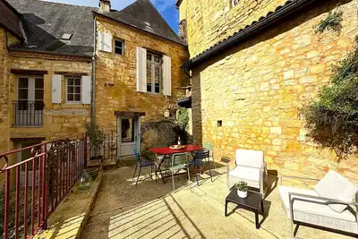 Image de Maison de village rénovée & terrasse au coeur du village médiéval de St Cyprien
