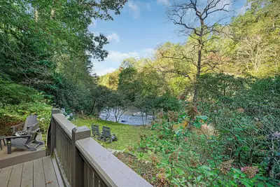 Image de Cartacay River Retreat - North Georgia Riverfront Cabin