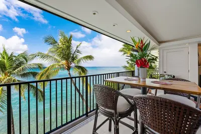 Image de Kaimana Beach Penthouse by Gather: Luxury Ocean & Diamond Head Views