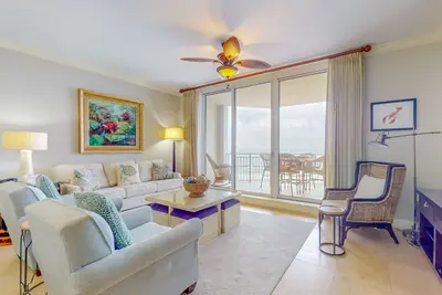 Image de Gorgeous beachfront condo, shared pool and beach access