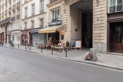 Image de Parisian Loft : A Perfect Blend Of Luxury, History Located At Rue Du Faubourg