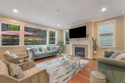 Image de Spacious 5-Br Family Home w/ Backyard, Ac, WiFi – Kid-Friendly Neighborhood!