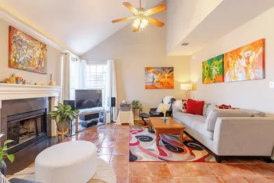 Image de Artistic home in prime location!