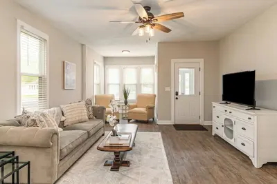 Image de Chesterton Charmer: 2 Units in 1