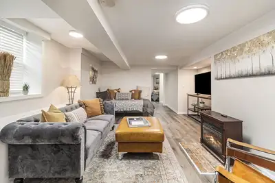 Garden Getaway: Charming Lower Level Apartment