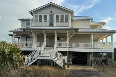 Image de Fully-renovated Spring 2025, all new furniture, Oceanview 4 bed, 5 full ba!