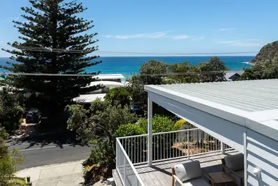 Image de Little Umi beach house with views of Boomerang Beach. Pet friendly