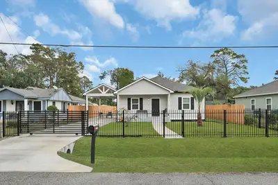 Image de Gorgeous Pet friendly Gated Home