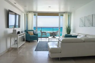 Image de Beach Front spectacular view 2-bedroom condo Esj Towers