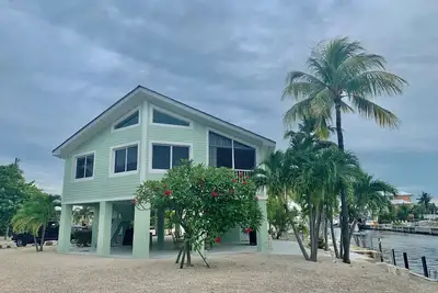 Image de Captains Quarters is a charming canal front Keys house in delightful Islamorada
