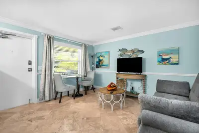 Image de Simple & Cozy Wpb Apartment #5