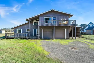 Image de Luxurious pet friendly villa with Wifi, Hot Tub, ocean view, firepit & game room