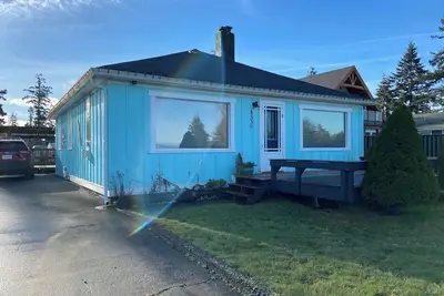 Image de Cozy 2-bedroom house across from beautiful Oyster Bay, south of Campbell River
