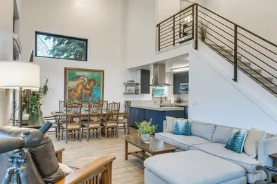 Image de Mountain-View Home Near Hiking in Alpine!