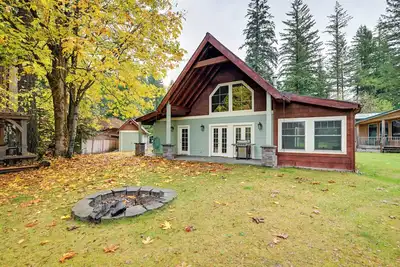Image de Hike, Fish & Swim: Packwood Home on Golf Course!