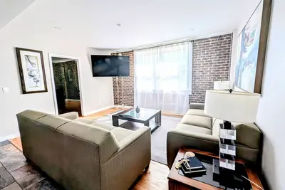 Image de New Modern 2 Br in Excellent Location (201)