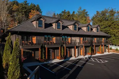 Image de Modern Townhome with Balcony Located on Main St In Downtown Blowing Rock