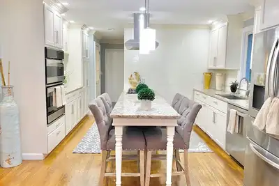 Image de Bright & Spacious 5-bedroom house in peaceful Marlborough with Ac, WiFi