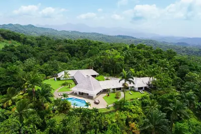 Image de Panorama - Private Luxury 4 bedroom Villa is a dreamy, contemporary Eden with an epic past.