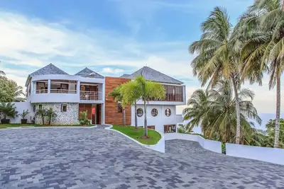 Cocosan - Private Modern Luxury Villa With stellar views of the ocean