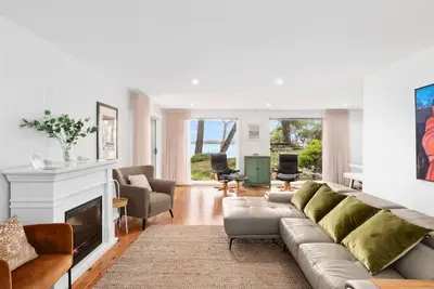 Image de Beautiful Clifftop home with panoramic views