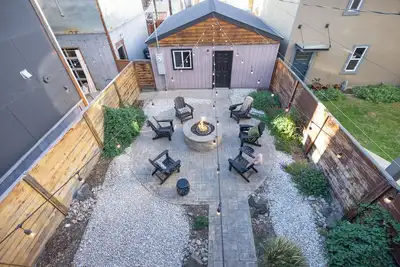 Image de Hidden Gem in RiNo, 4 Bed/3 Bath, Backyard with firepit and 2 car garage